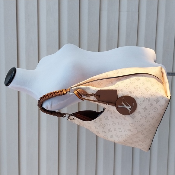 LOUIS VUITTON MONOGRAM CARMEL MAHINA HOBO SHOULDER BAG - Picture 4 of 13